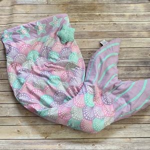 FLEECE LINED MERMAID TAIL BLANKET